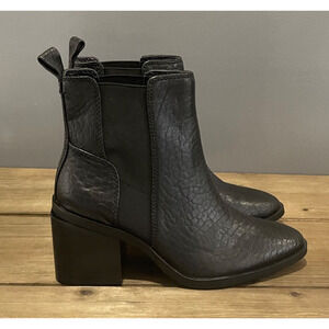 Vince Camuto Women's Kreshna Ankle Boots Size 5.5 M Black Leather Croc Print